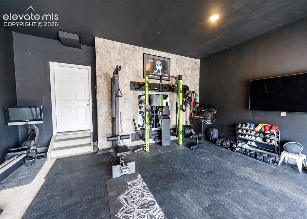 Image 34 of 40: Exercise Room