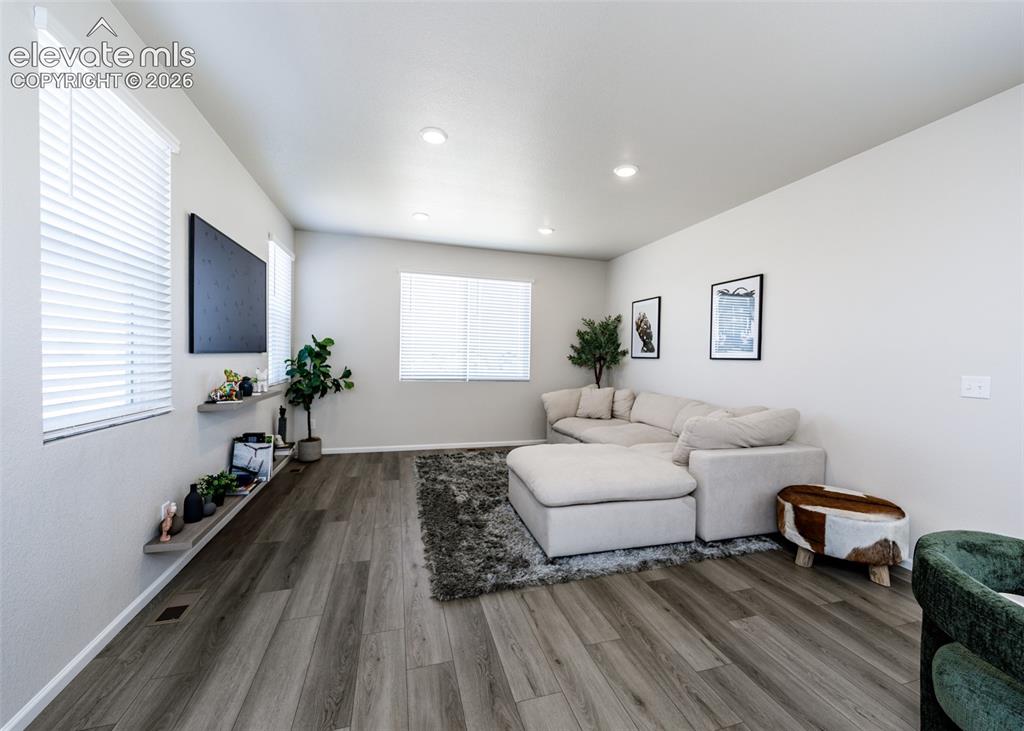 Image 8 of 40: Living Room