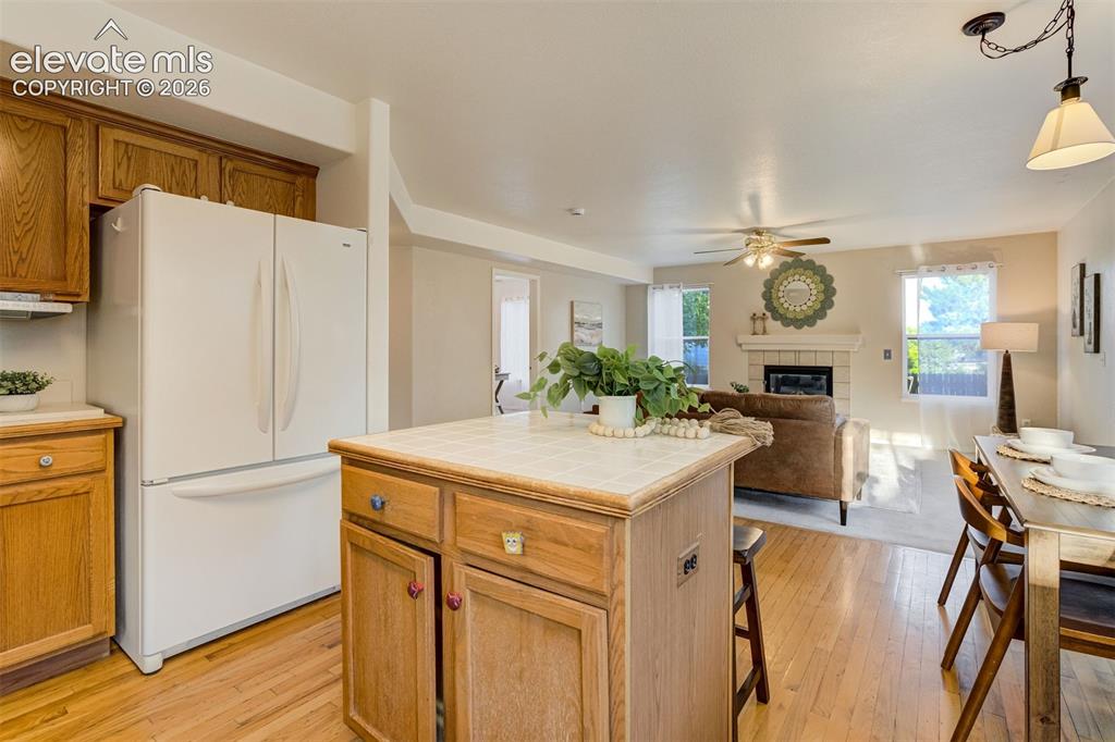 Image 16 of 50: Kitchen