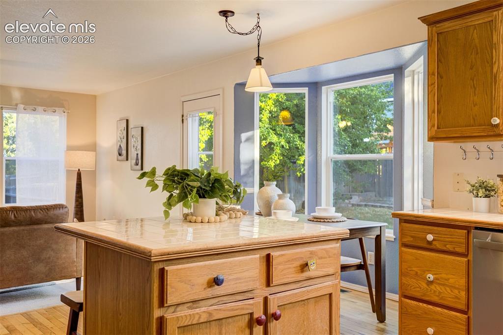 Image 17 of 50: Kitchen