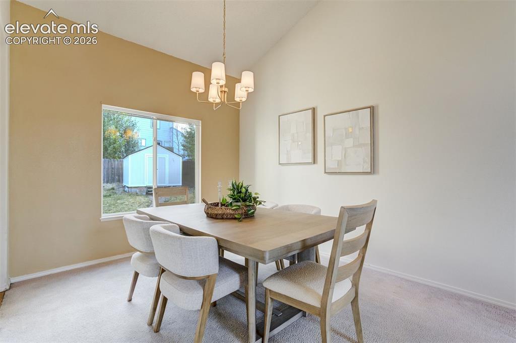 Image 21 of 50: Dining Area