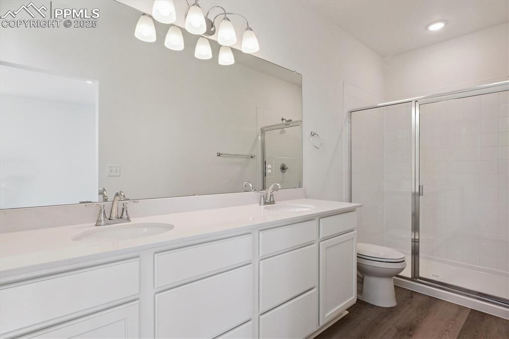 Image 14 of 21: Bathroom