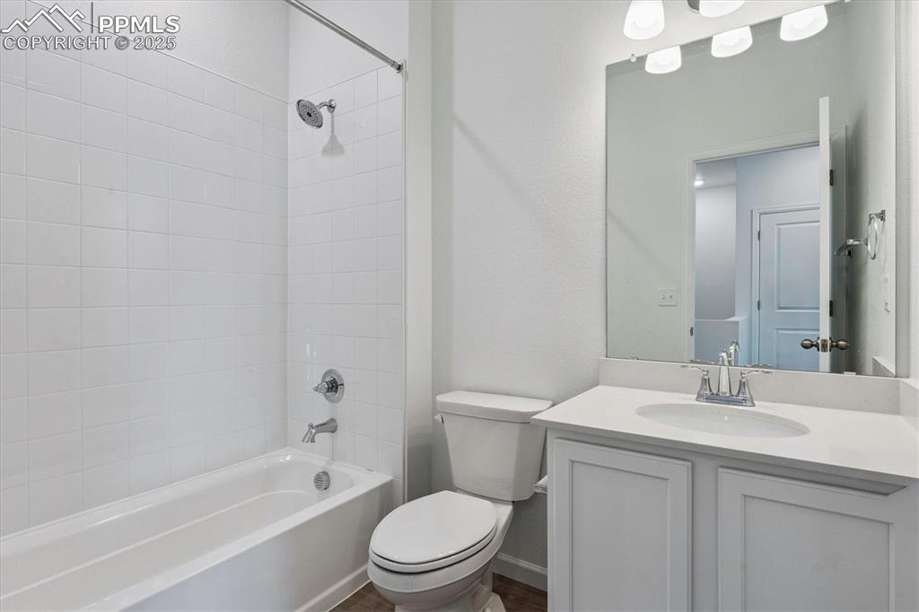 Image 15 of 21: Bathroom