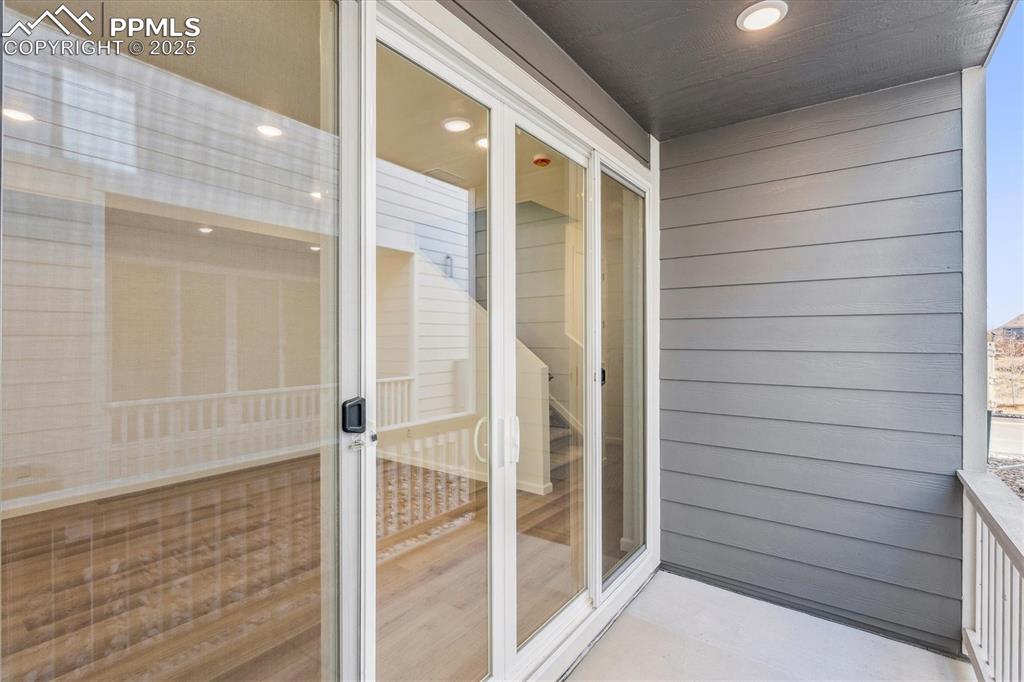 Image 19 of 21: Balcony