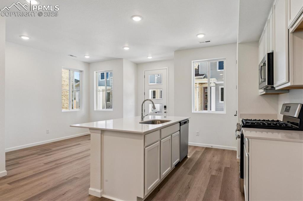 Image 2 of 21: Kitchen