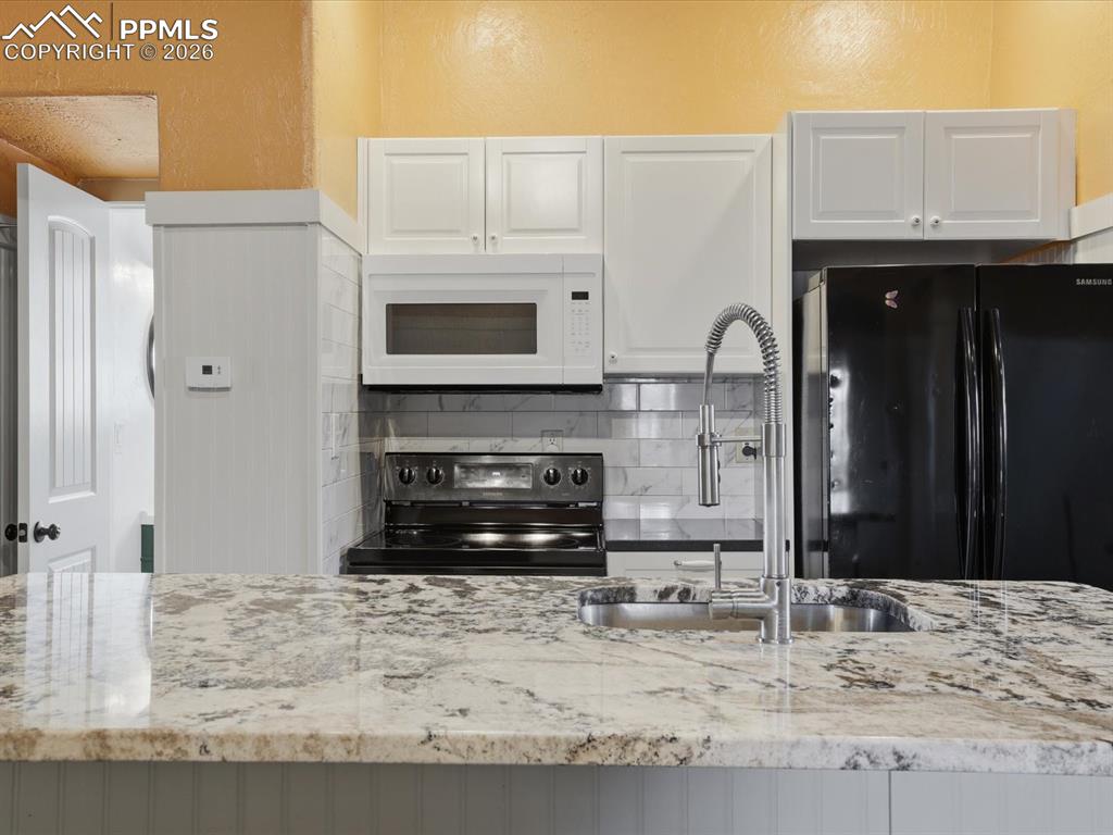 Image 10 of 36: Kitchen