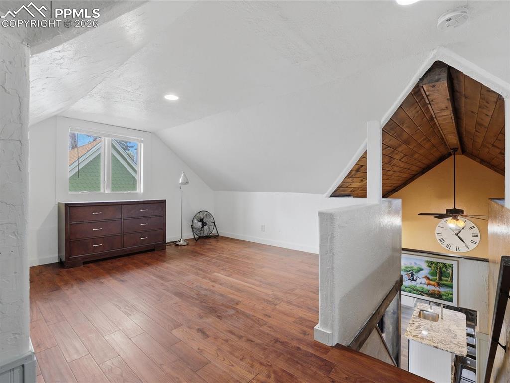 Image 25 of 36: Bonus Room