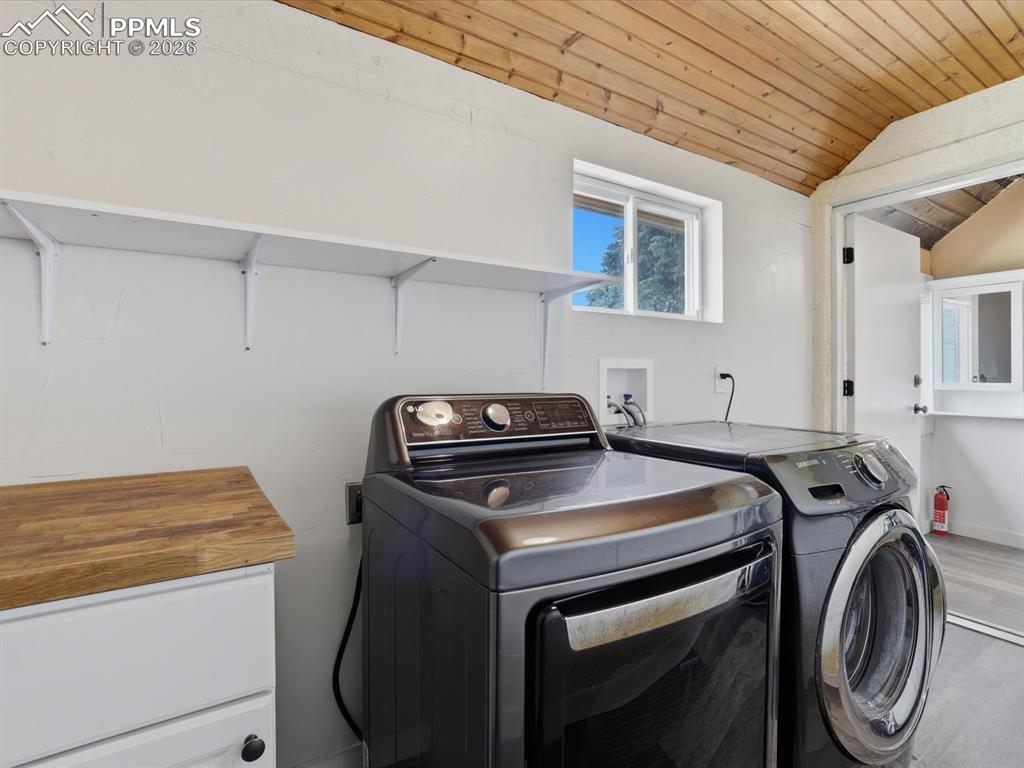 Image 28 of 36: Laundry