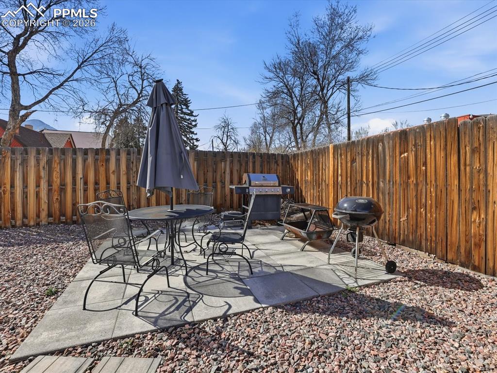 Image 30 of 36: Patio