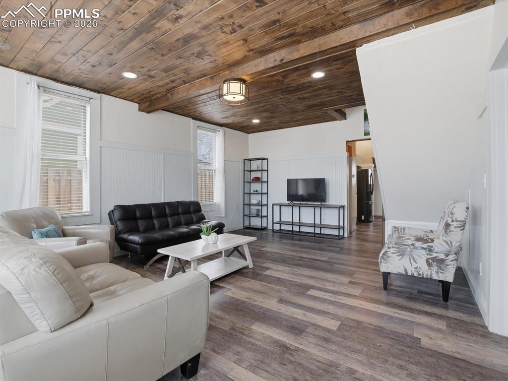 Image 36 of 36: Living Room