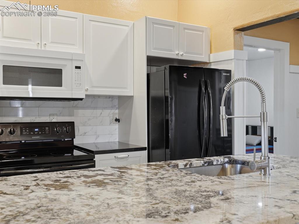 Image 4 of 36: Kitchen