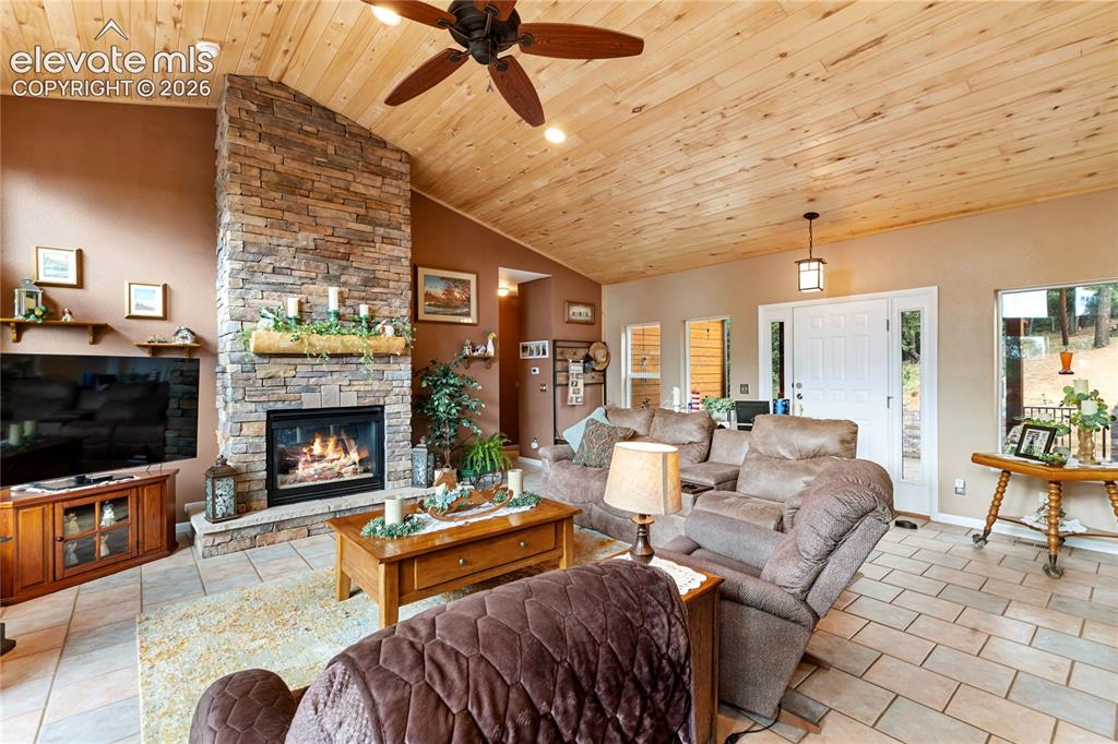 Image 11 of 42: Living Room