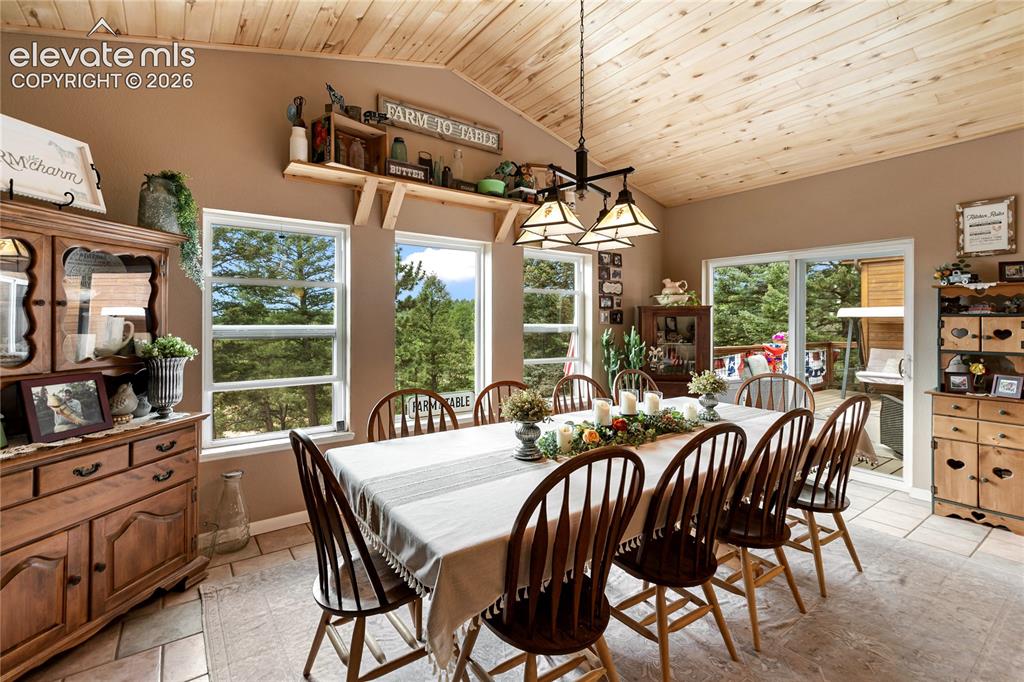Image 15 of 42: Dining Area