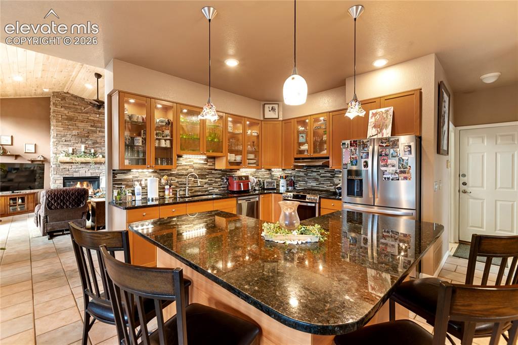 Image 16 of 42: Kitchen