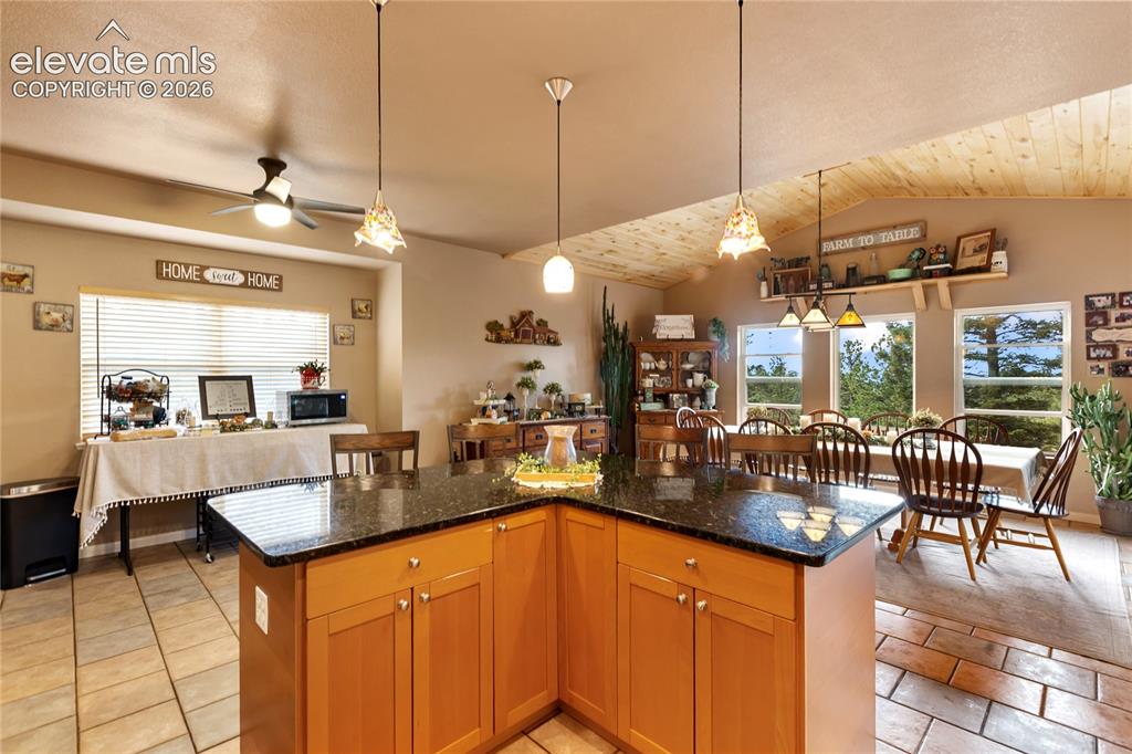Image 18 of 42: Kitchen