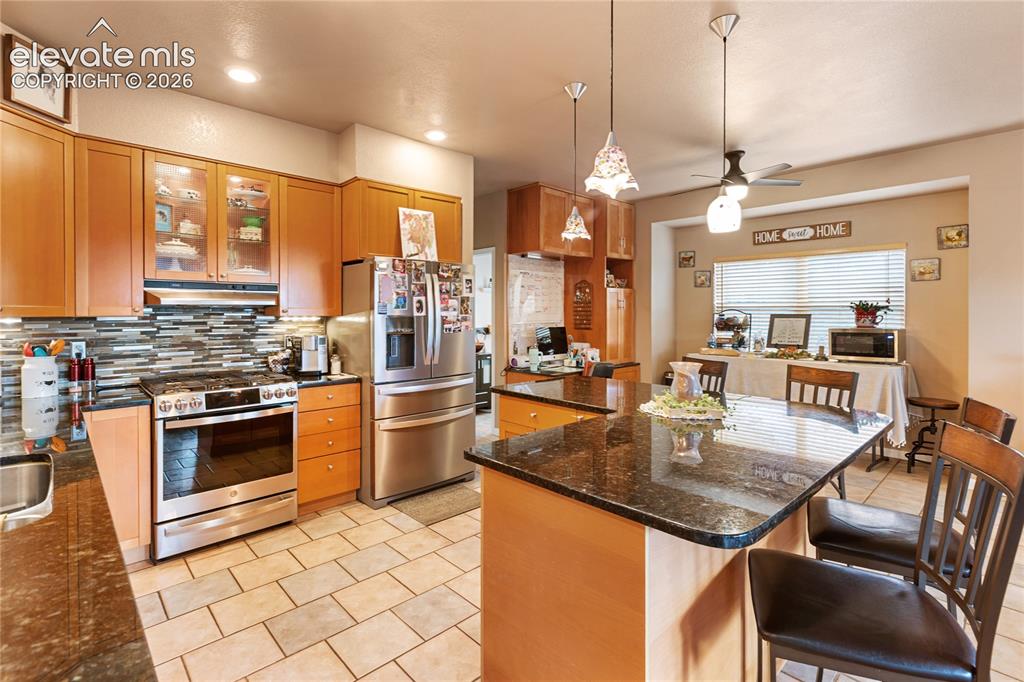 Image 19 of 42: Kitchen