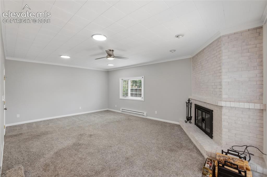 Image 19 of 43: Living Room