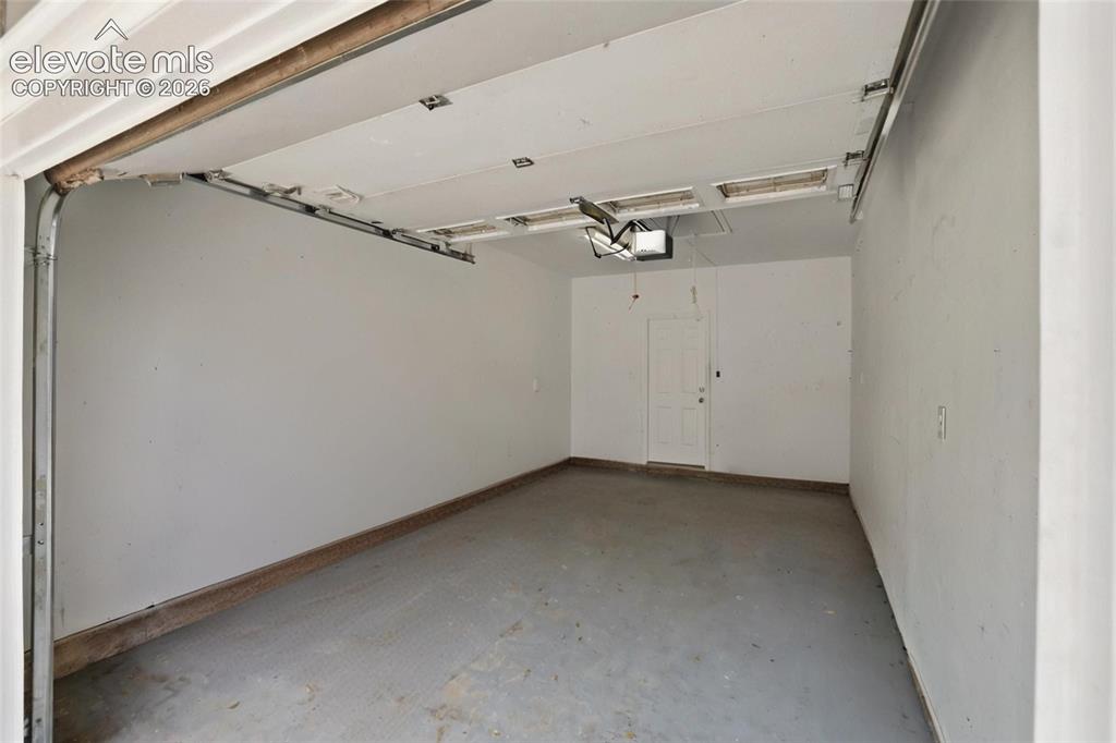 Image 32 of 43: Large oversized and insulated 1 car garage 