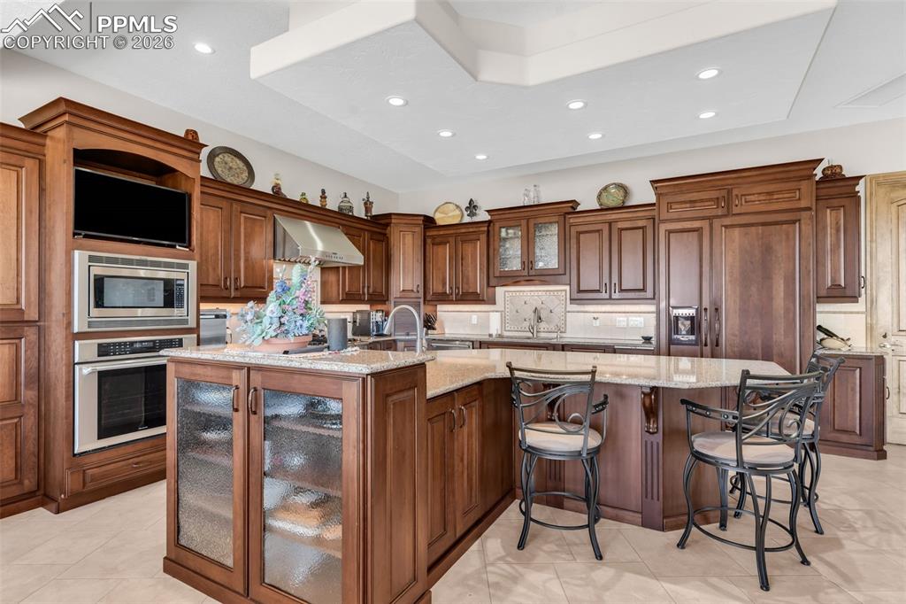 Image 11 of 50: Kitchen