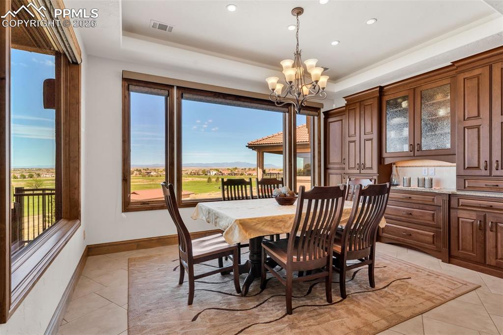 Image 17 of 50: Dining Area