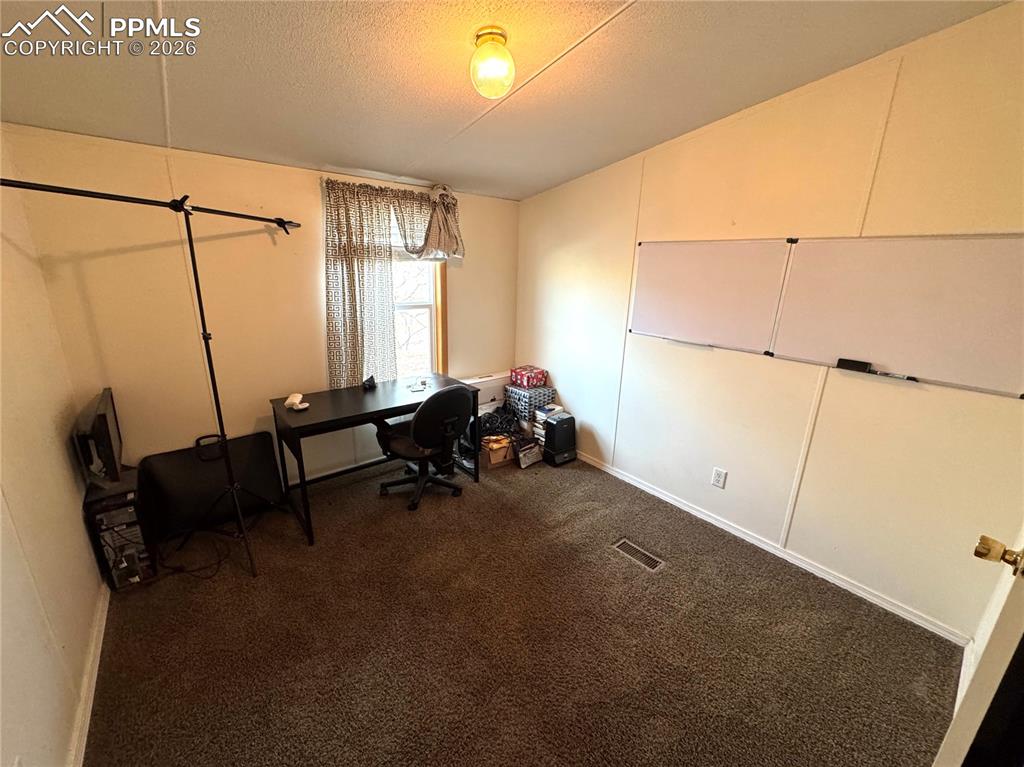 Image 16 of 33: Office