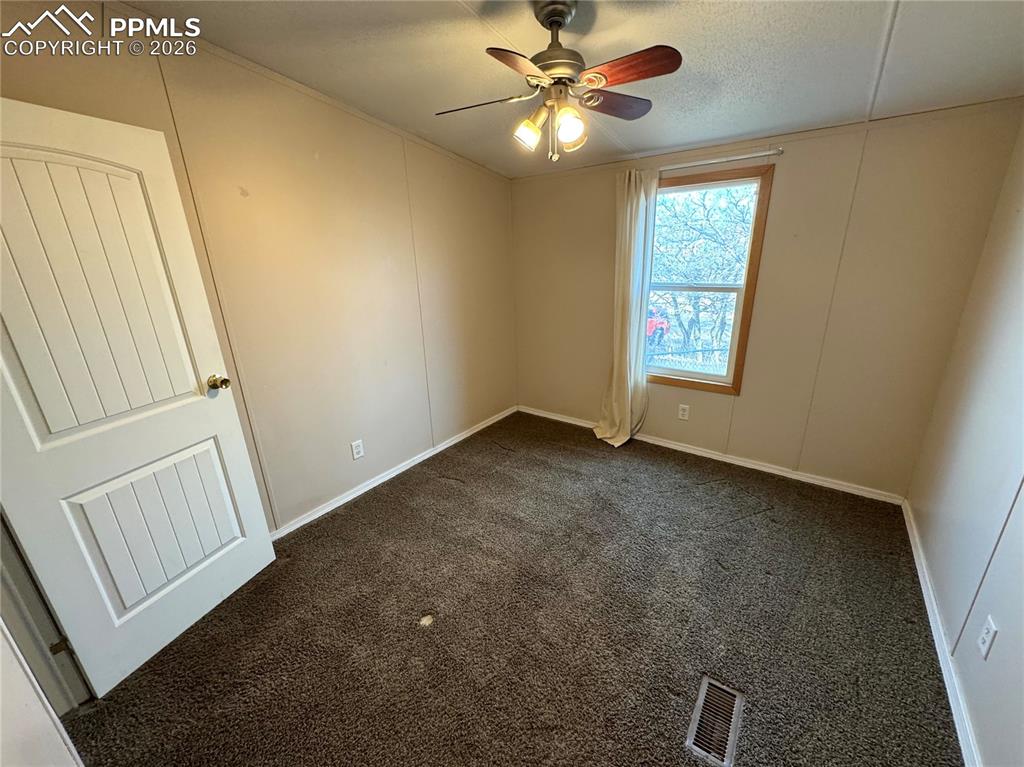 Image 18 of 33: Bedroom