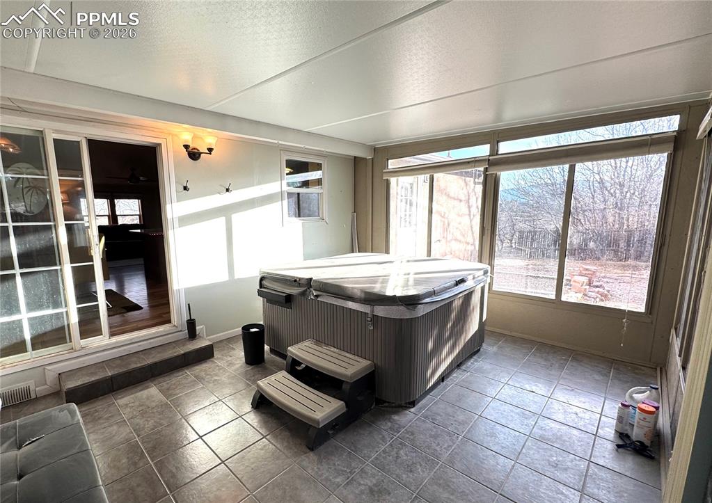 Image 19 of 33: Sun Room