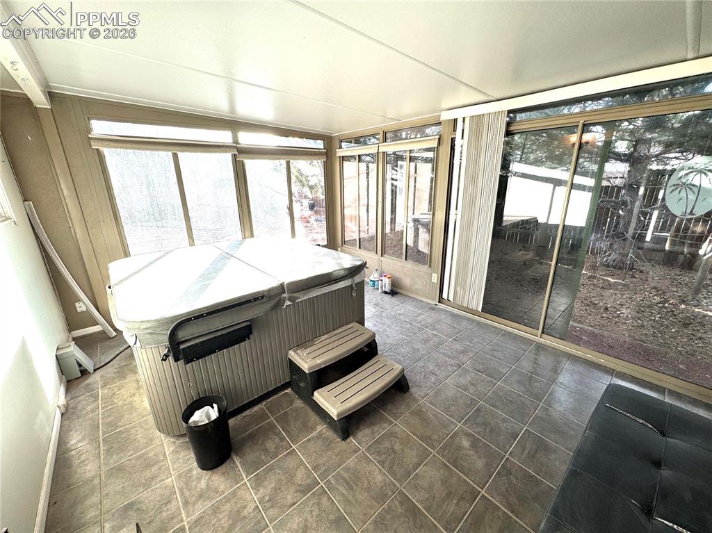 Image 20 of 33: Sun Room