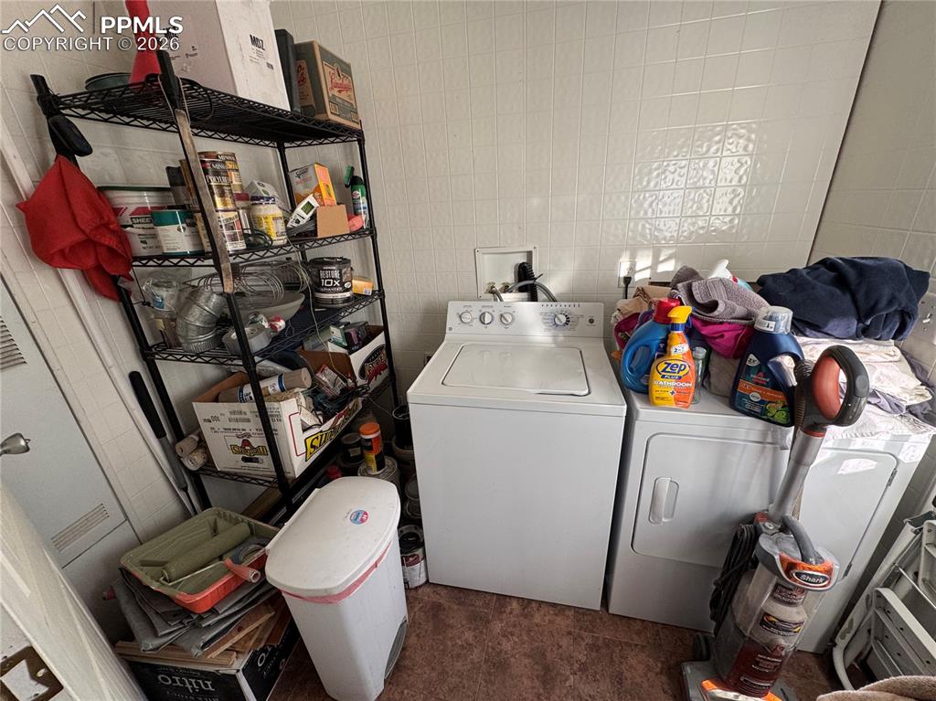 Image 21 of 33: Laundry