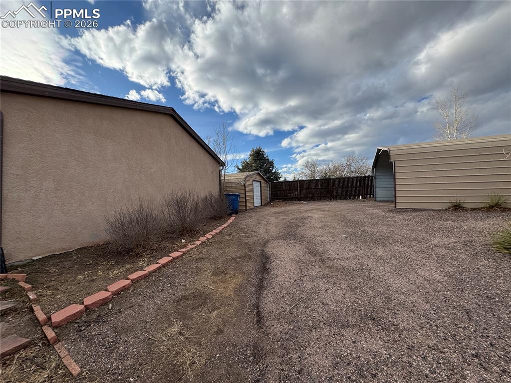 Image 31 of 33: Yard