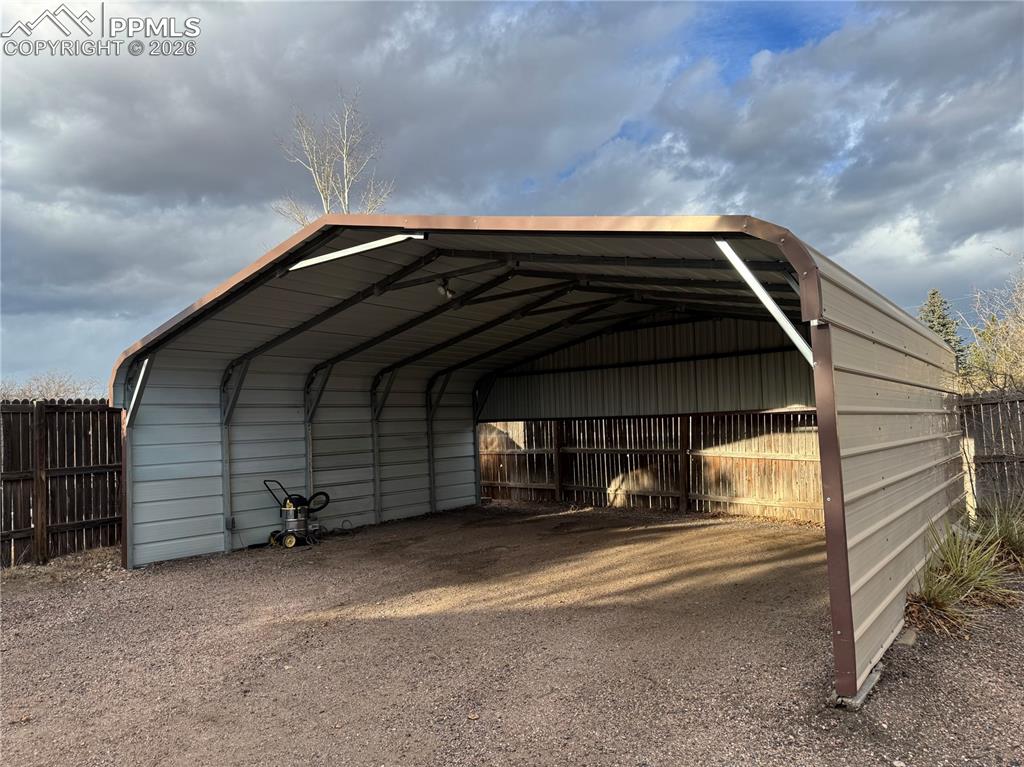 Image 32 of 33: 2 car carport