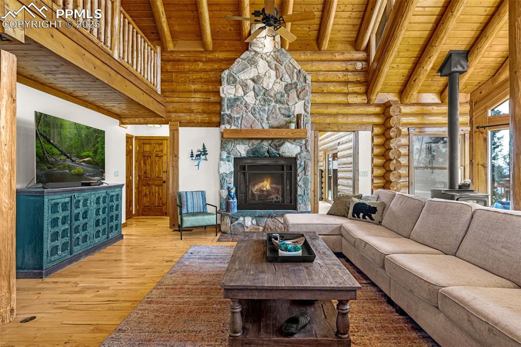 Image 11 of 46: Living Room