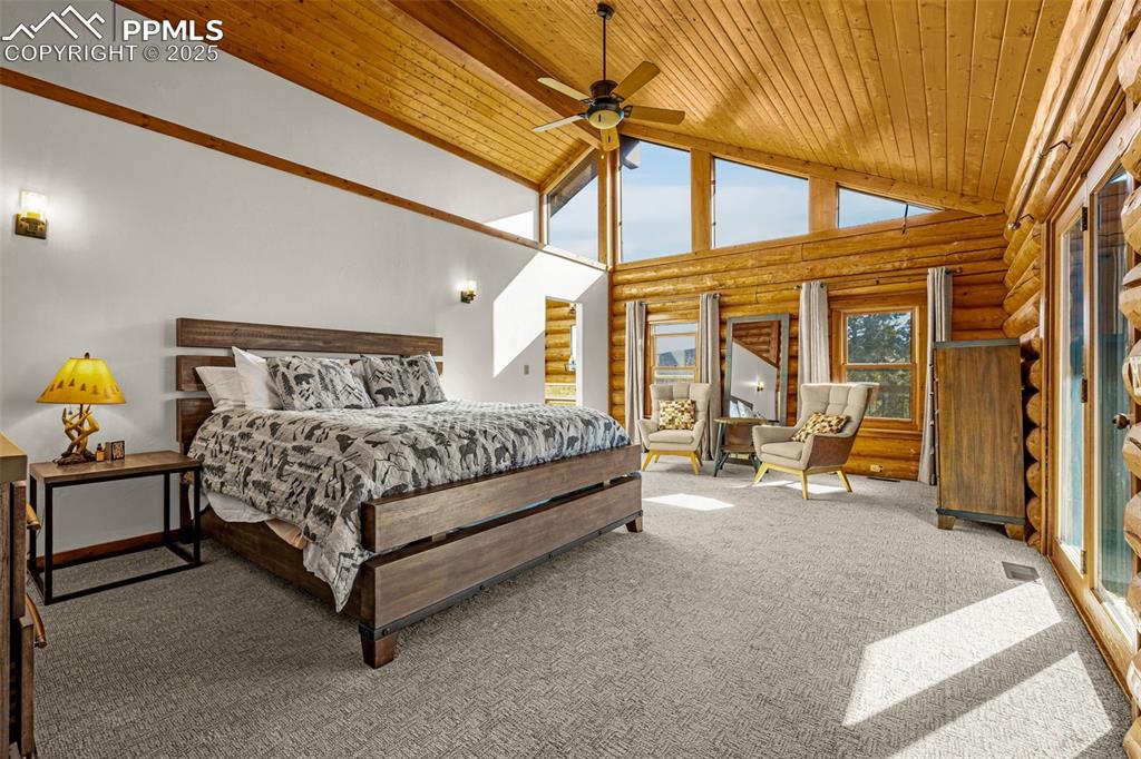 Image 21 of 46: Bedroom