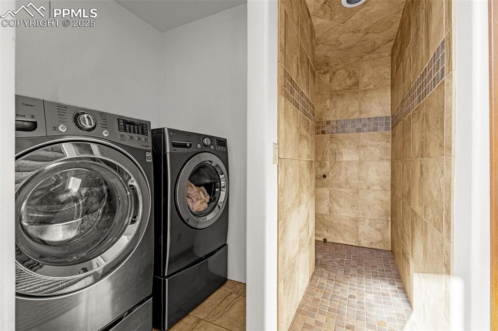 Image 27 of 46: Laundry