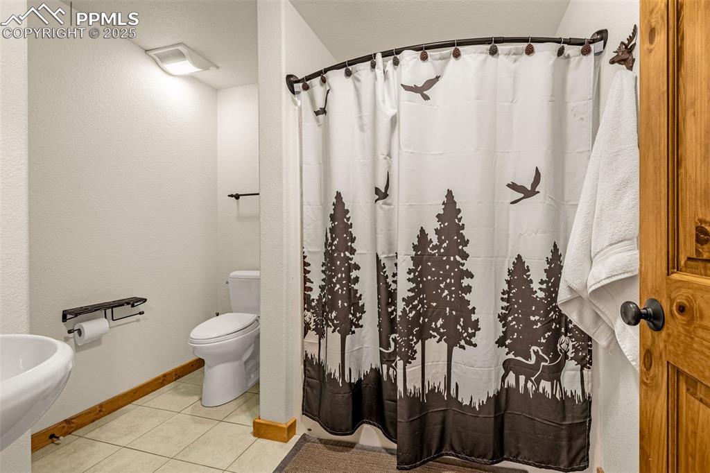 Image 29 of 46: Bathroom