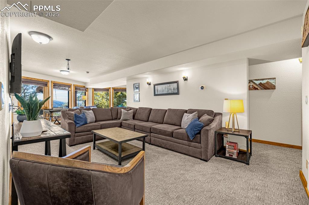 Image 31 of 46: Living Room