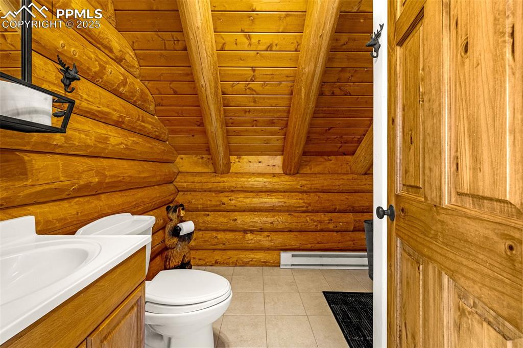 Image 35 of 46: Bathroom