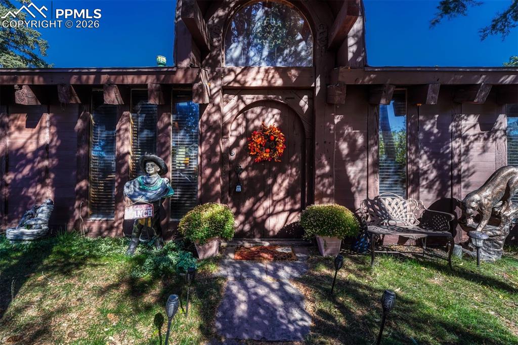 Image 17 of 46: Entry