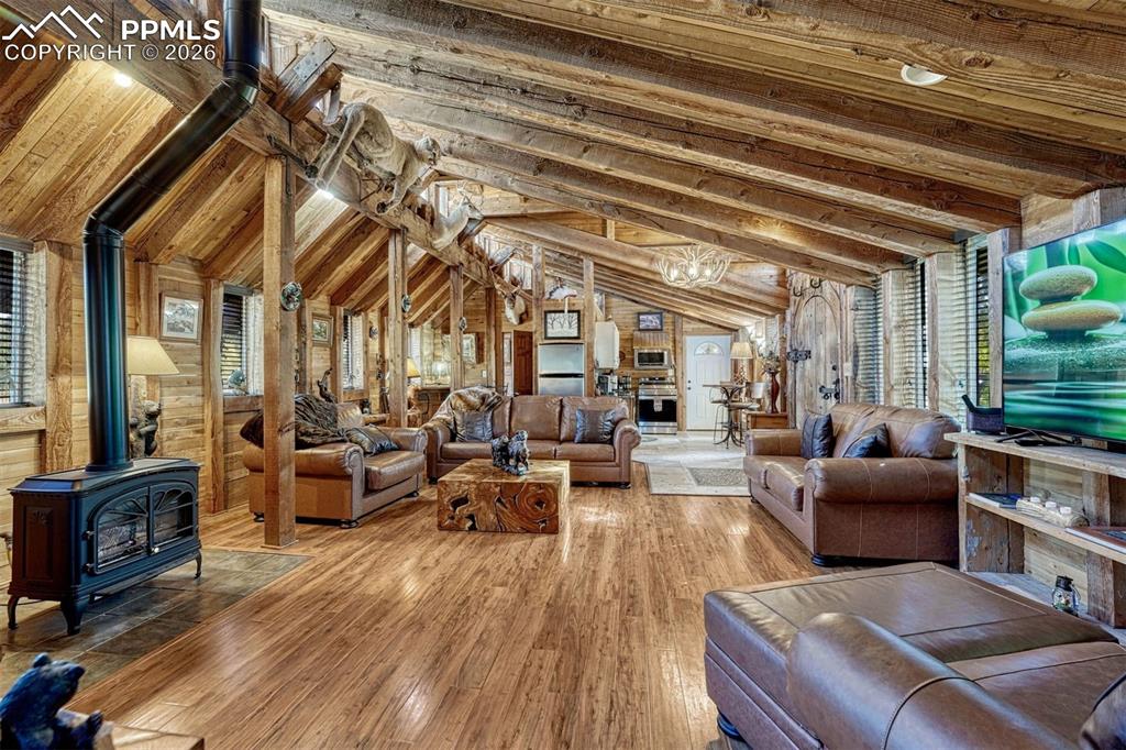 Image 20 of 46: Living Room