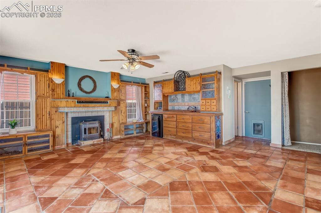 Image 22 of 35: Another view of the family room...wet bar with beautiful ceramic bowl, mini