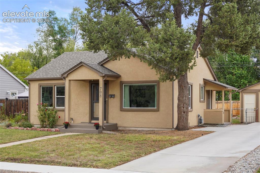 Image 2 of 23: Beautiful Bonnyville stucco home