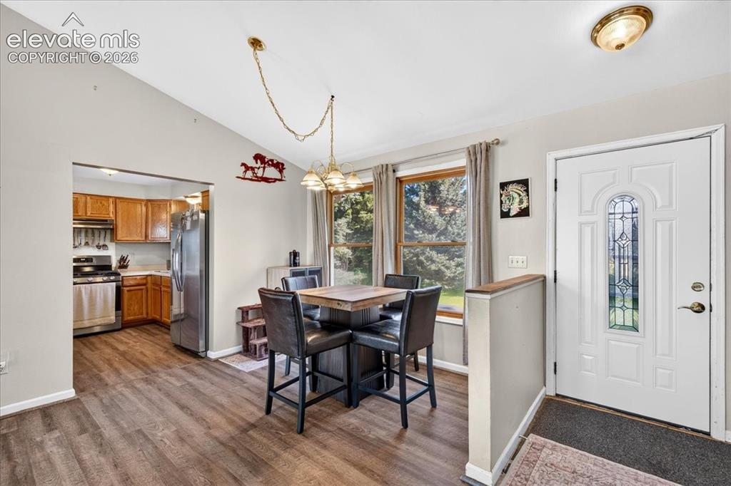 Image 10 of 48: Dining Area