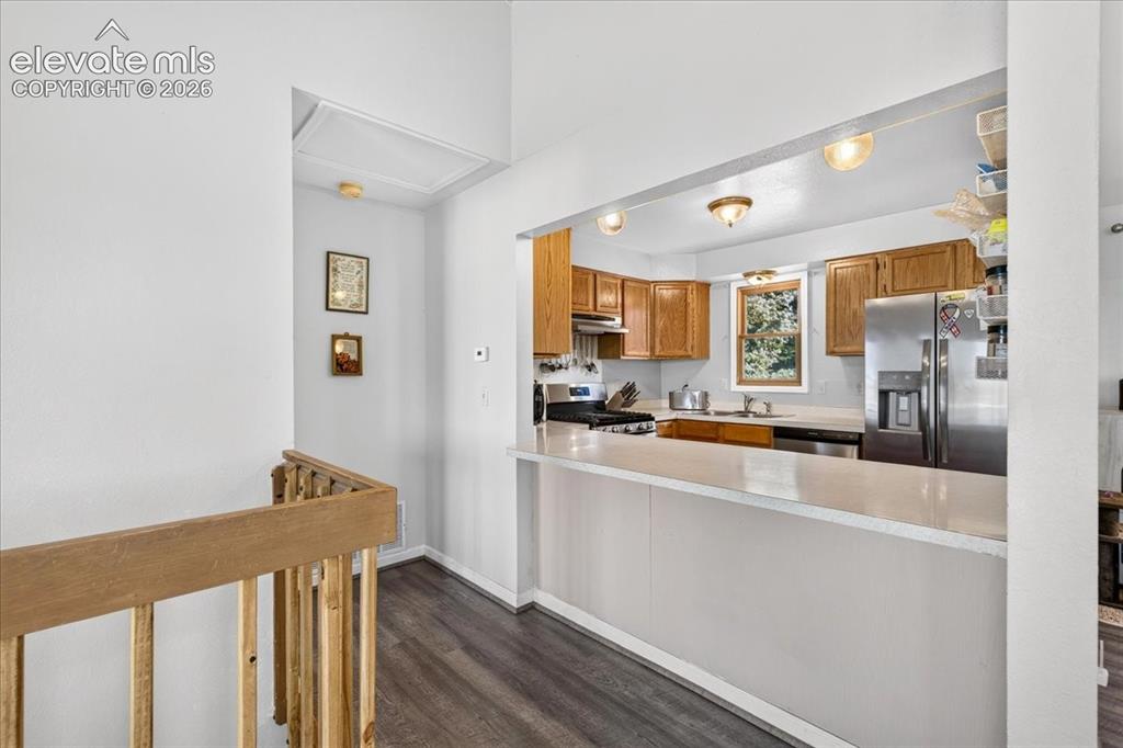 Image 15 of 48: Kitchen