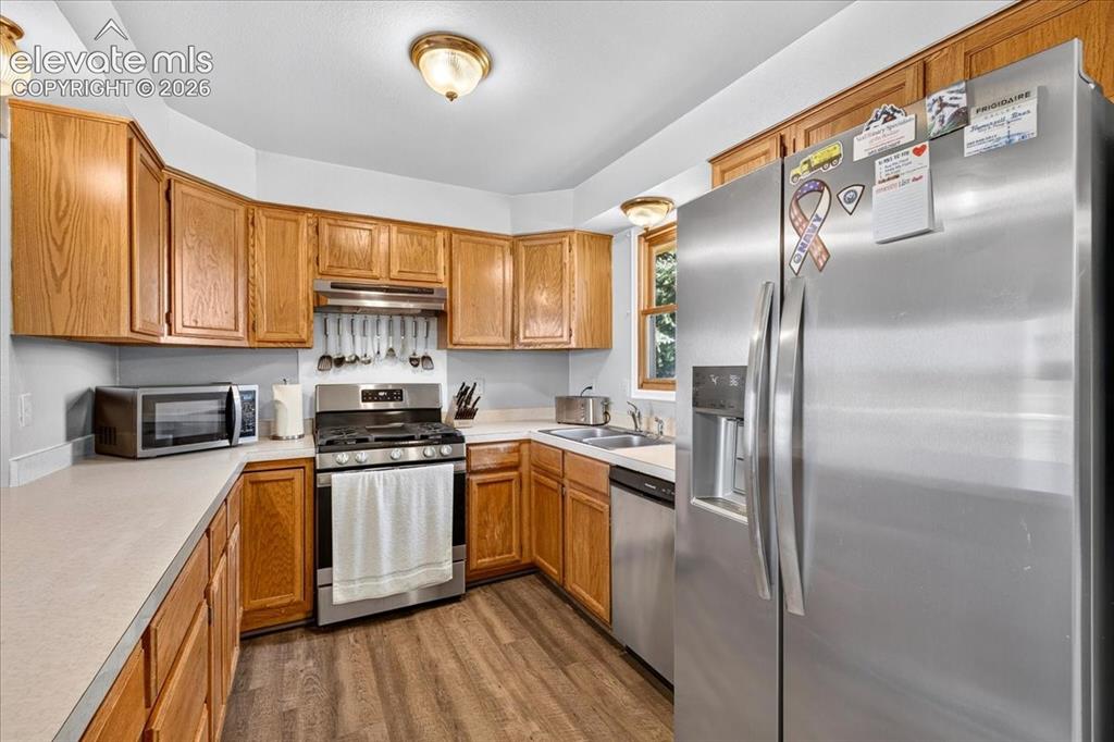 Image 16 of 48: Kitchen