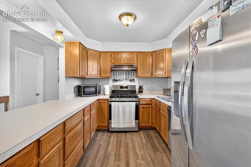 Image 17 of 48: Kitchen