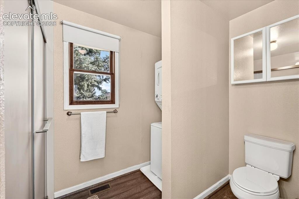 Image 20 of 48: Bathroom