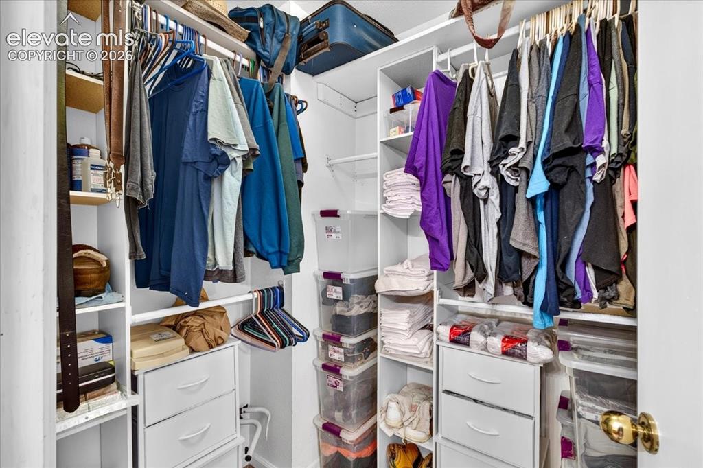 Image 21 of 48: Closet
