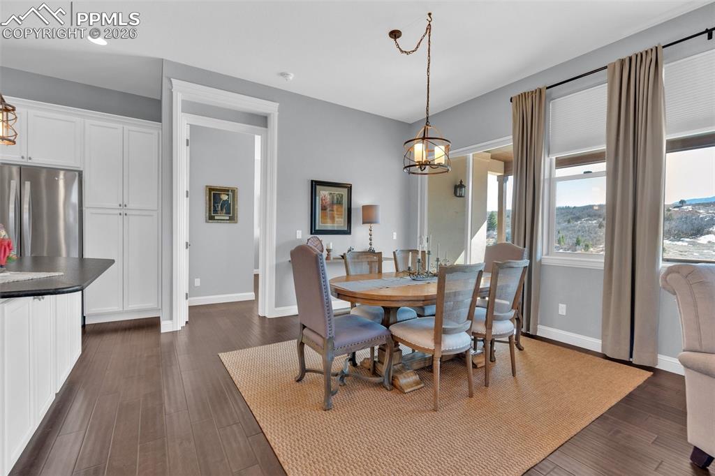 Image 11 of 42: Dining Area