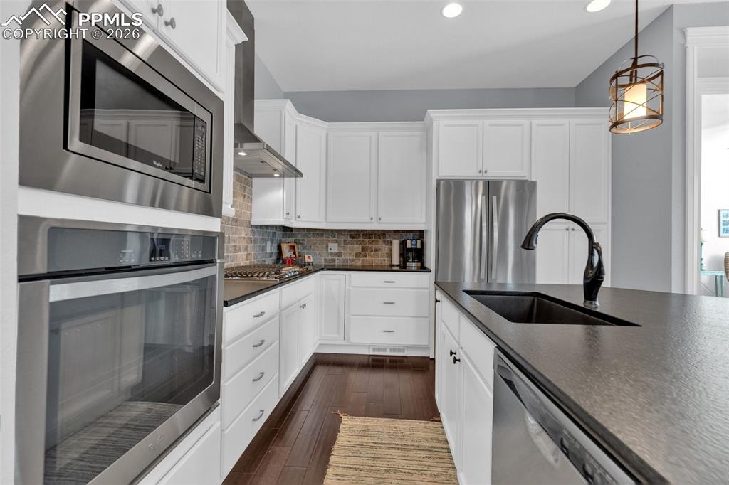 Image 13 of 42: Kitchen