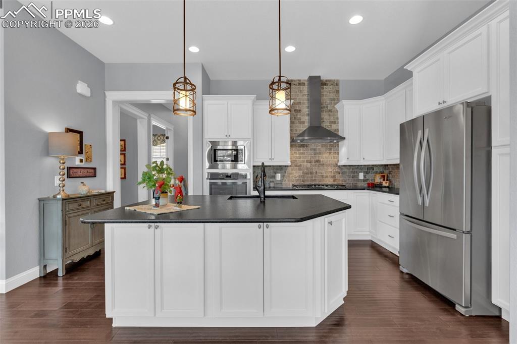 Image 14 of 42: Kitchen